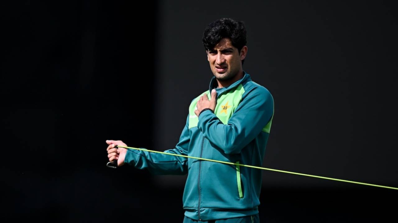 পিএসএল-এর উত্তাপের মাঝে বিপাকে নাসিম শাহ, পিসিবির কড়া নোটিশ!