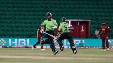Lahore Qalandars Hủy Diệt Hyderabad Kingsmen trong Ngày Khai Mạc PSL