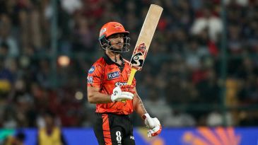 Ishan Kishan bùng nổ, Sunrisers Hyderabad hủy diệt RCB với tổng tỷ số 201
