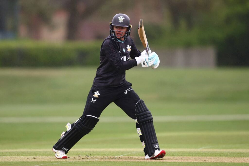 Danni Wyatt-Hodge Stars as Surrey Storm Past Warwickshire