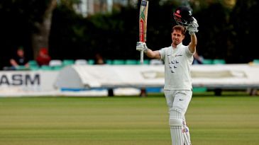 [CRK] John Simpson Hits Century as Sussex Dominate Yorkshire at Headingley