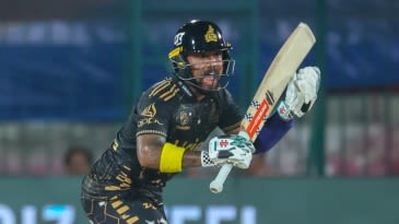 [CRK] Peshawar Zalmi vs Multan Sultans: Kusal Mendis and Muqeem Shine as Zalmi Stay No. 1