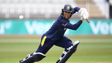 [CRK] Warwickshire Beat Essex by 5 Wickets in Metro Bank One-Day Cup – Perrin and George Shine