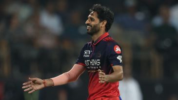 [CRK] Bhuvneshwar Leads Purple Cap Race, Kohli Climbs Orange Cap List in IPL 2025