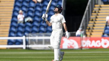 [CRK] Carlson and Dickson Lead Glamorgan Charge Against Leicestershire