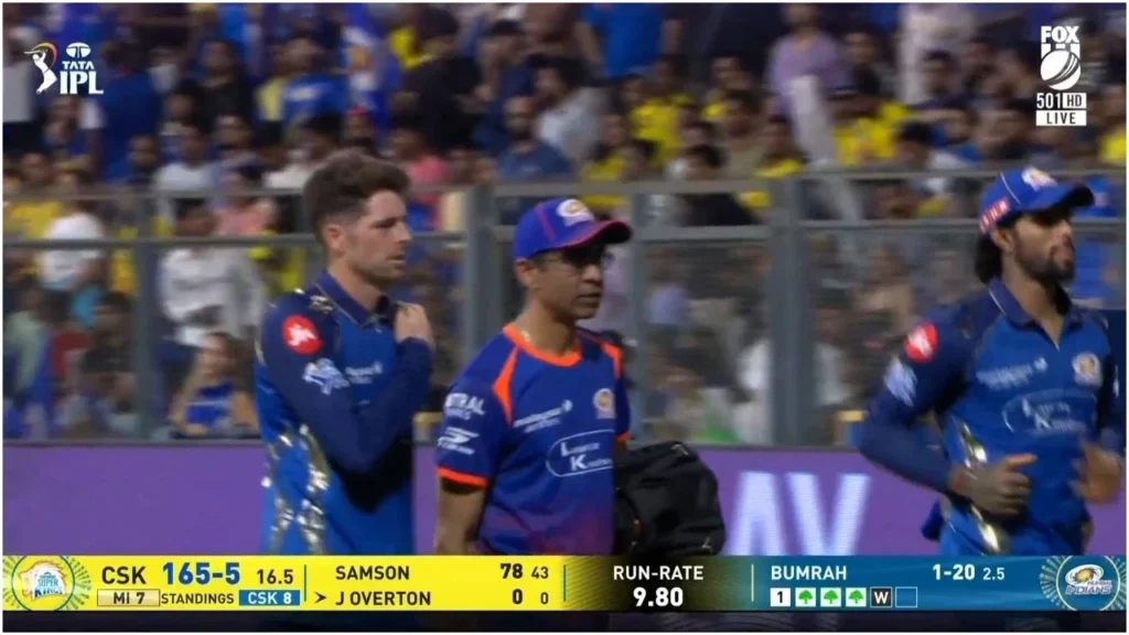 Concerns for the Mumbai Indians as Mitchell Santner Frets With a Shoulder Injury During MI vs CSK Clash