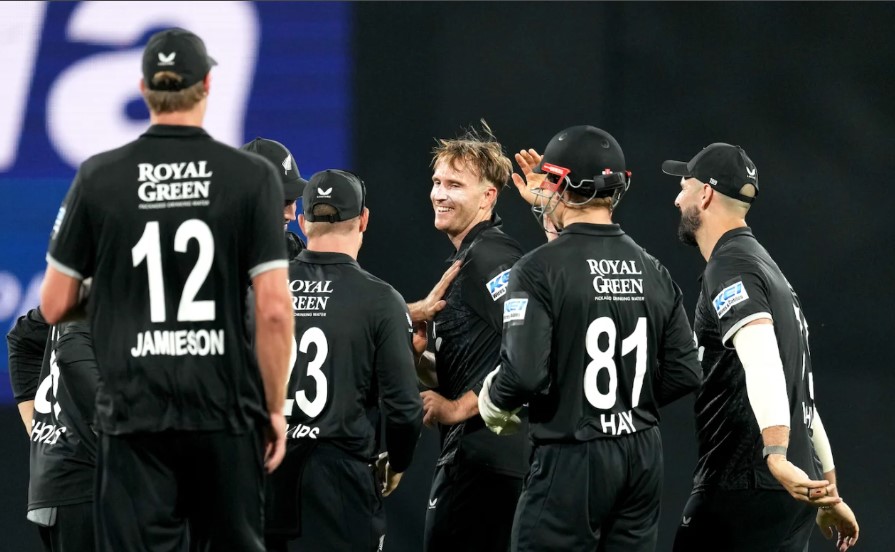 jayden lennox celebrating with teammates 23 04 2026 1
