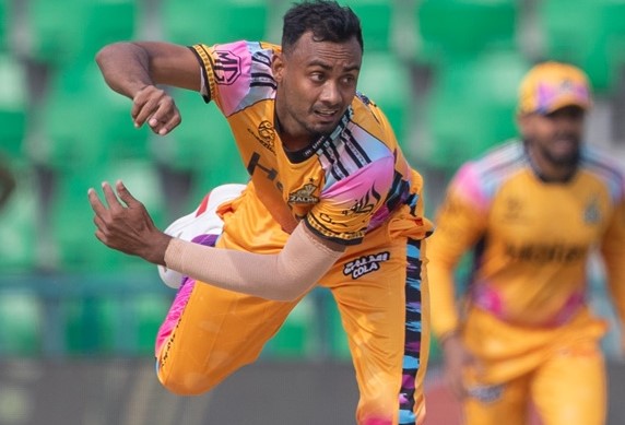 Peshawar Zalmi Clinch Thrilling Victory, Leave Fans Praising Shoriful Islam’s Unyielding Spirit