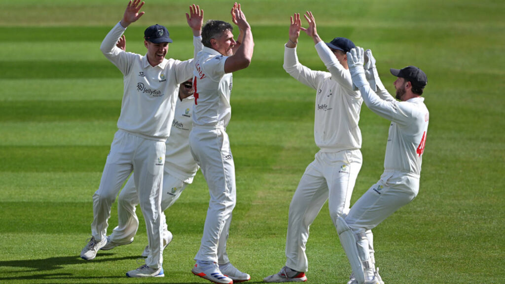 Mason Crane Haunts Hampshire as Glamorgan Close on Historic Victory